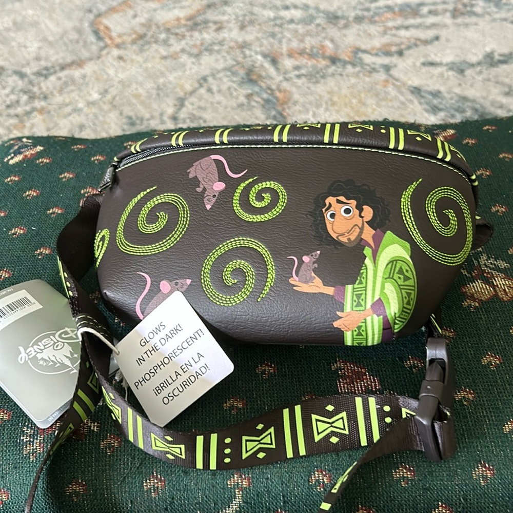 Disney loungefly glow in the dark fanny adjustable.pack APX 10 x 5